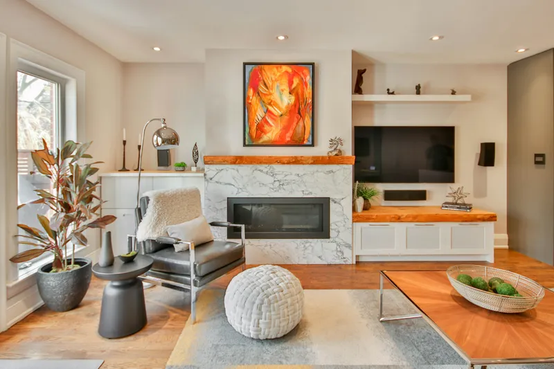 Staged living room before selling a home in Orange County California